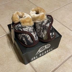 NWT. DBL BARRELL. Mossy Oak infant slippers. SIZE 4/5 Months.